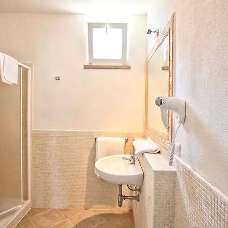 Isa-residence With Swimming-pool In At Only 500 M From The Aparthotel *