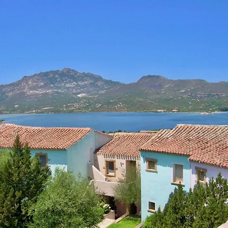 Isa-residence With Swimming-pool In At Only 500 M From The Aparthotel 3*