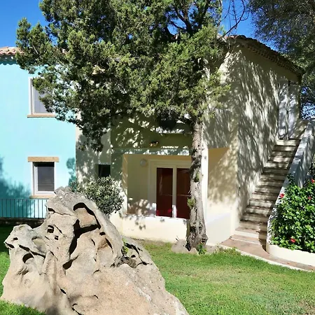 Isa-residence With Swimming-pool In At Only 500 M From The Apartahotel Porto Rotondo