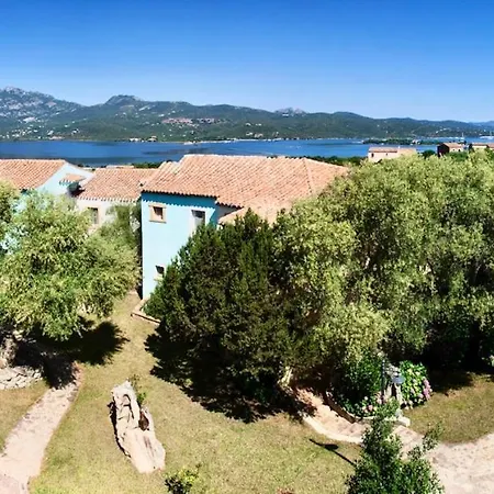 Isa-residence With Swimming-pool In At Only 500 M From The Porto Rotondo