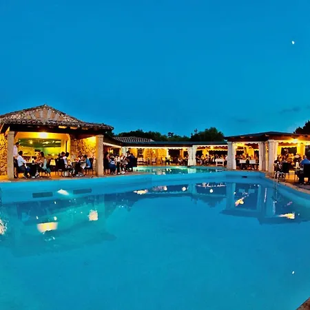 Isa-residence With Swimming-pool In At Only 500 M From The Apartahotel 3*