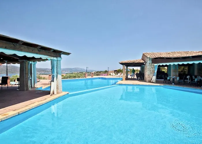 Isa-residence With Swimming-pool In At Only 500 M From The 3*