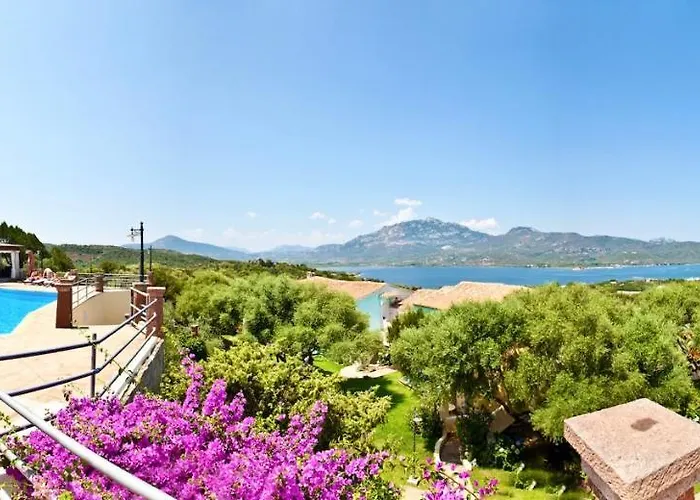 Isa-residence With Swimming-pool In At Only 500 M From The Porto Rotondo