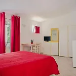 Isa-residence With Swimming-pool In At Only 500 M From The Lejlighedshotel 3*
