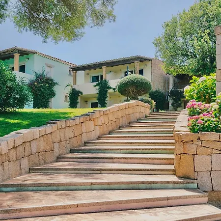 Isa-residence With Swimming-pool In At Only 500 M From The Aparthotel