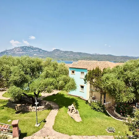 Lejlighedshotel Isa-residence With Swimming-pool In At Only 500 M From The