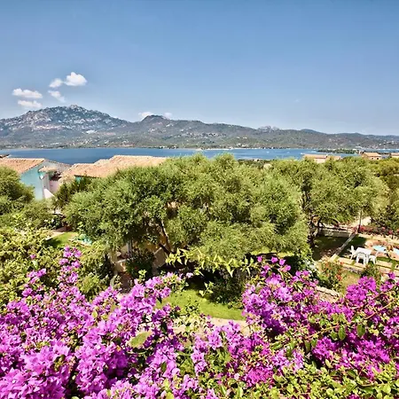 Isa-residence With Swimming-pool In At Only 500 M From The 3* Porto Rotondo