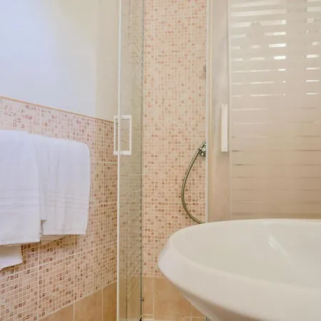 Isa-residence With Swimming-pool In At Only 500 M From The Appart hôtel