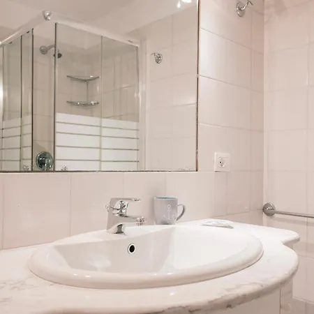 Appart hôtel Isa-residence With Swimming-pool In At Only 500 M From The