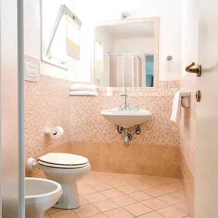 Isa-residence With Swimming-pool In At Only 500 M From The Appart hôtel 3*